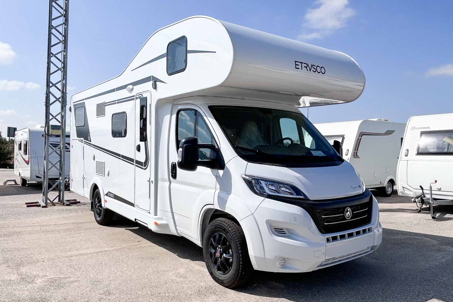 Autocaravana Etrusco A 7300 DB en Surcaravan Premium