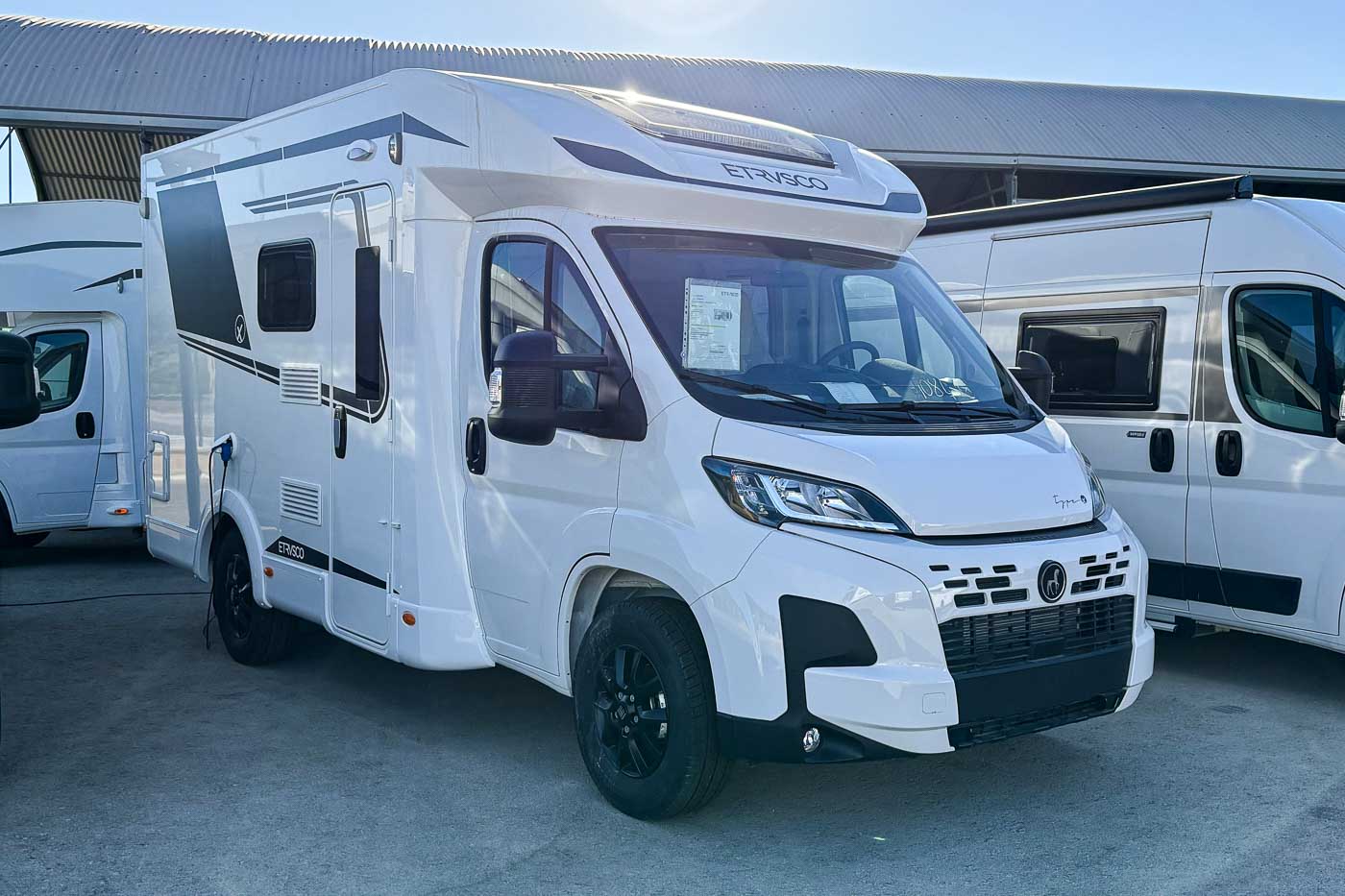 Autocaravana Etrusco T 5900 FB en Surcaravan Premium